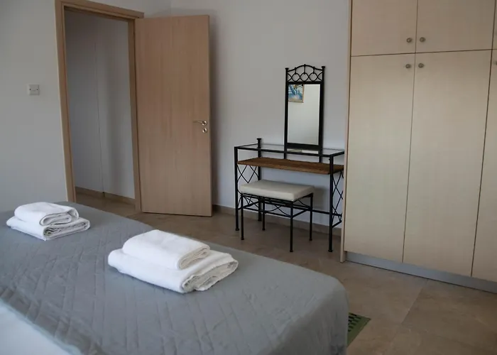 Pavilion Cozy 2br By Elysio Paralimni